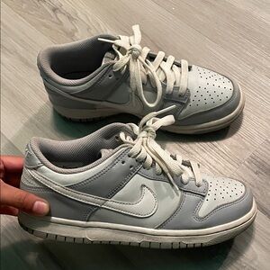 Nike Classic Gray and White Sneakers dunks-5 and half in men
